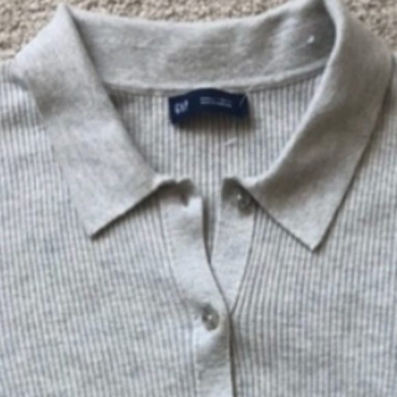 Gap- Collar Cardigan Sweater. - Picture 3 of 5